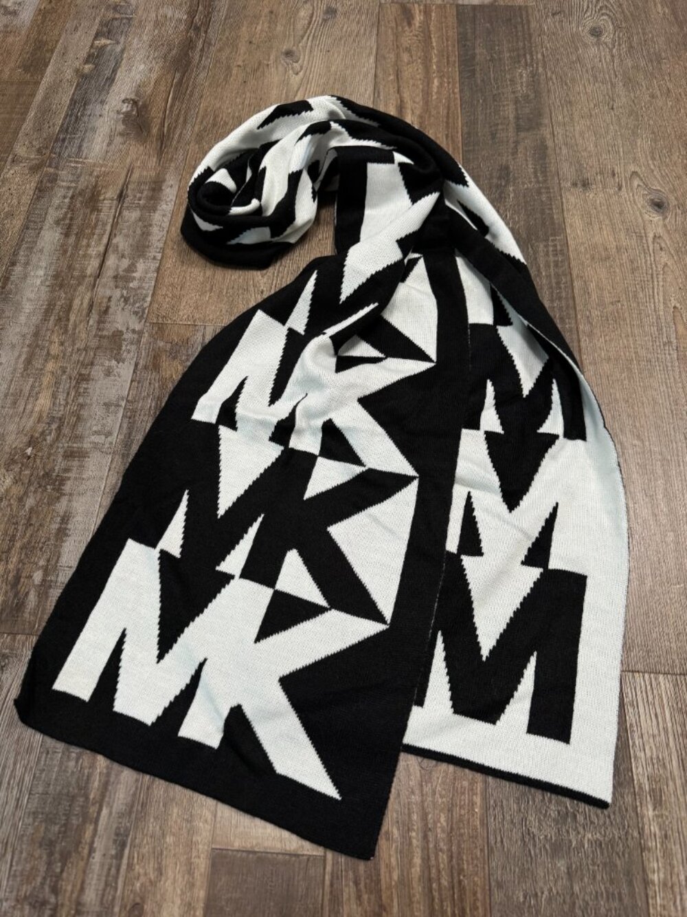NWT Michael Kors Womens Intarsia Reversible Logo Scarf One Size MSRP $68